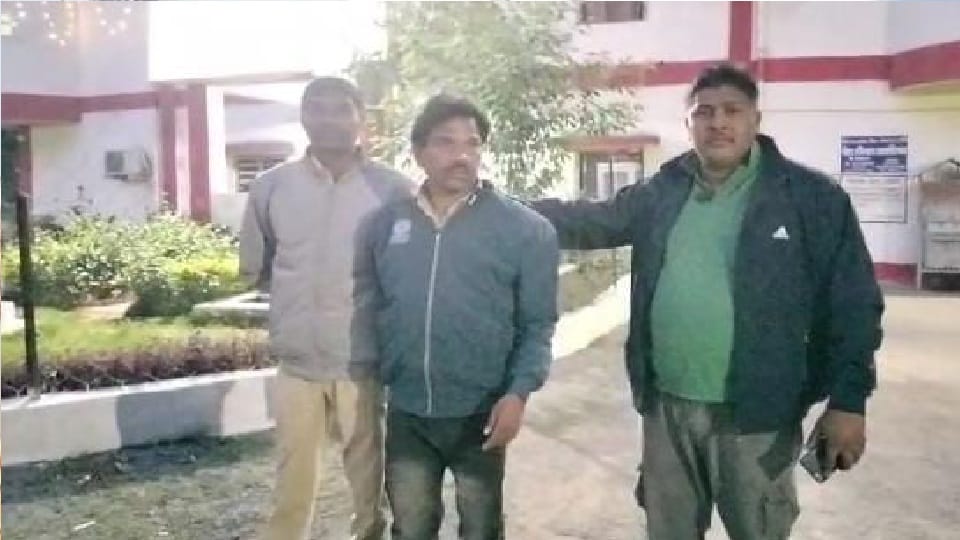 Police arrested father who did obscene acts with minor daughter