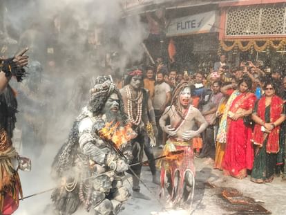 Live from Kashi Vishwanath: Dham decorated with flowers on completion of two years of corridor