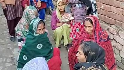 Jalandhar: स्कूल गई छात्रा नहीं लौटी घर, 20 घंटे बाद प्लाट में मिला शव, परिजनों का आरोप-जिंदा जलाया Burnt body of girl student recovered from vacant plot near Arjun Nagar in Jalandhar