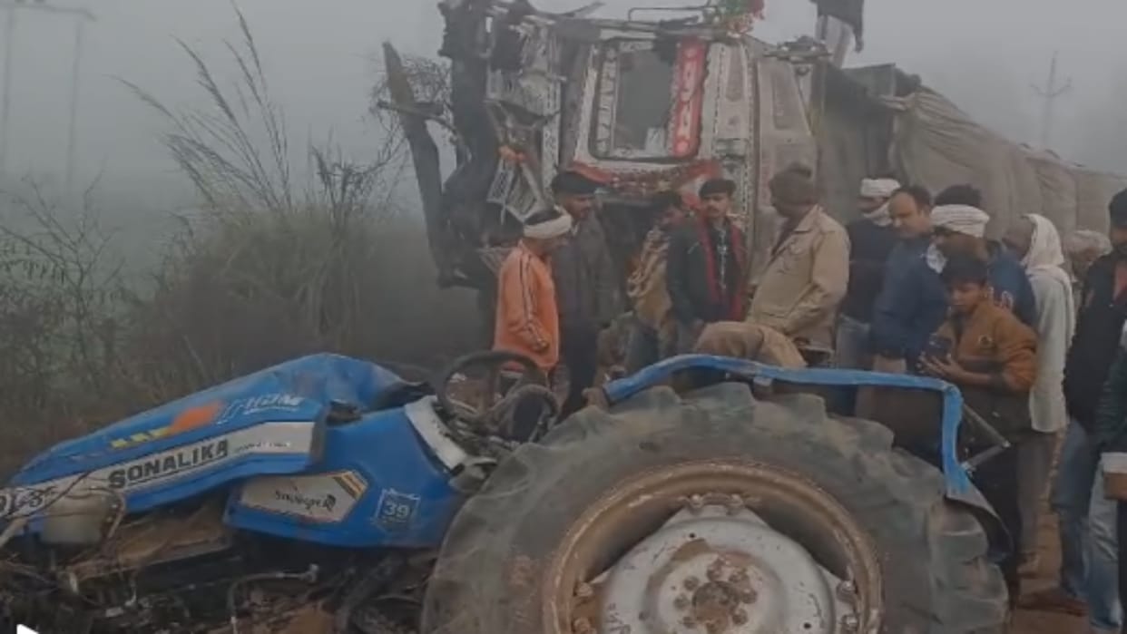 Rajasthan News: High speed havoc amidst dense fog, massive collision between truck and tractor