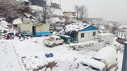 Snowfall in Char Dham Badrinath Kedarnath Hemkund Valley of Flowers and Auli covered in snow Watch Photos