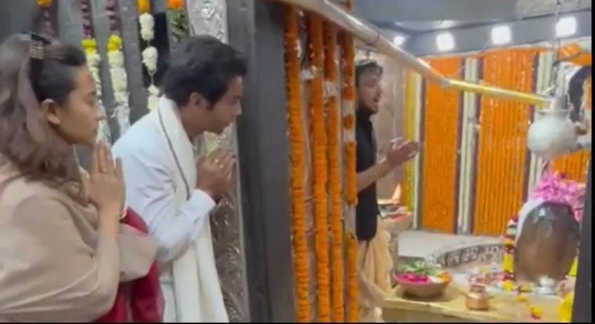 Ujjain: Film actor Rajkumar Rao visited Baba Mahakal with wife Chitralekha.