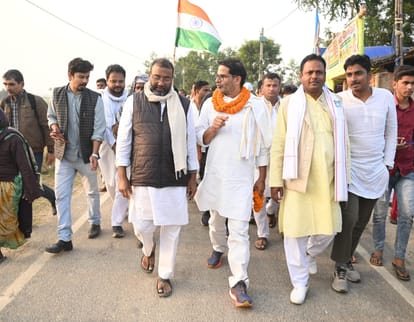 Bihar News : जनसुराज के संयोजक ने सत्ता पक्ष पर साधा निशाना, पलायन होने के लिए सरकार को बताया जिम्मेदार Bihar News : Prashant Kishore targeted Nitish Kumar, said- Government is responsible for migration from Bihar.