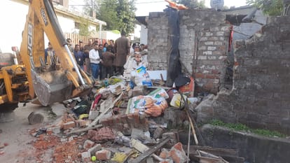 Bhopal news: CM Mohan in action mode, bulldozer runs on the house of Farooq who cut off the hand of BJP leader