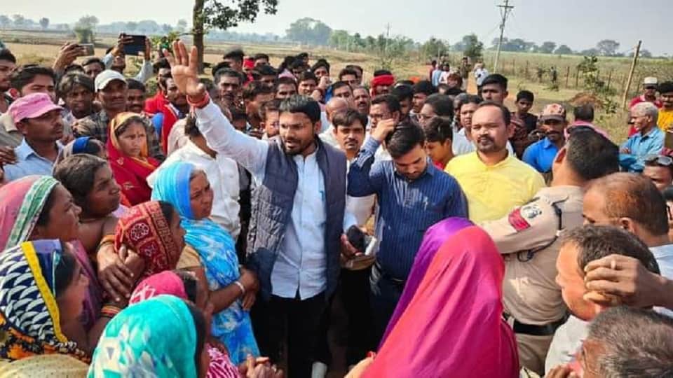 ग्रामीणों के विरोध पर बंद हुआ निर्माण