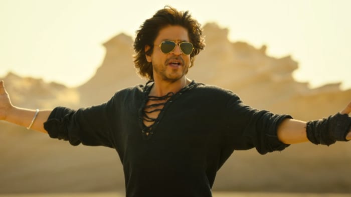 Shah Rukh Khan promoting Dunki in Dubai he shared plot details of the film see netizens reaction