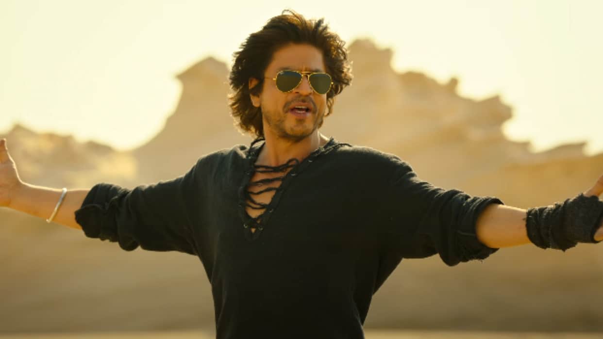 Shah Rukh Khan promoting Dunki in Dubai he shared plot details of the film see netizens reaction