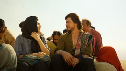 Shah Rukh Khan promoting Dunki in Dubai he shared plot details of the film see netizens reaction