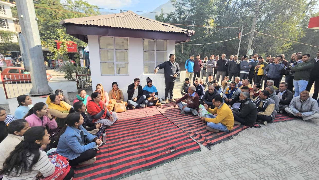 Gramin Dak sevak sitting on indefinite strike in Bilaspur district, upset over demands not being met