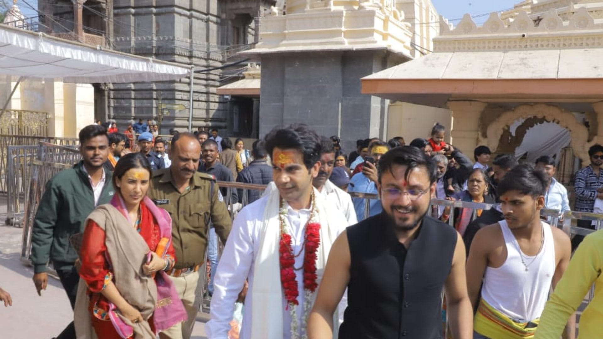 Ujjain: Film actor Rajkumar Rao visited Baba Mahakal with wife Chitralekha.