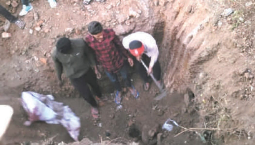 Identification of the young man buried three days ago, family members had come to register him missing