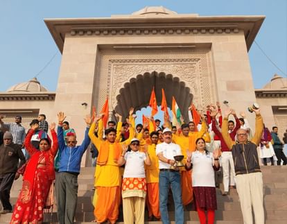 Namami Gange: गंगधार से विश्वनाथ दरबार तक नमामि गंगे ने किया शिवार्चन, विश्वनाथ कॉरिडोर की उतारी आरती Namami Gange performed Shivarchan from Gangdhar to Vishwanath Darbar, performed Aarti in Vishwanath Corridor