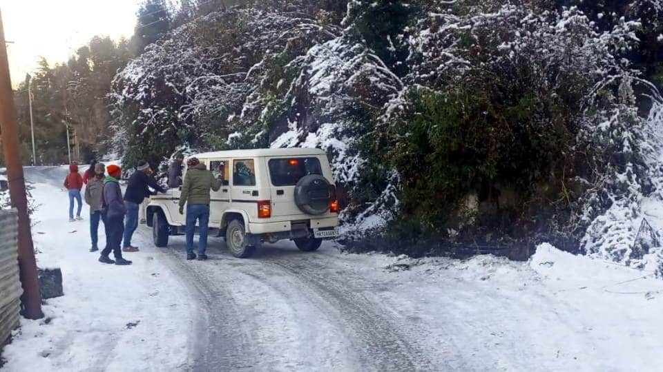 Uttarakhand weather Hotels Booking Starts Christmas and New Year In Auli After snowfall