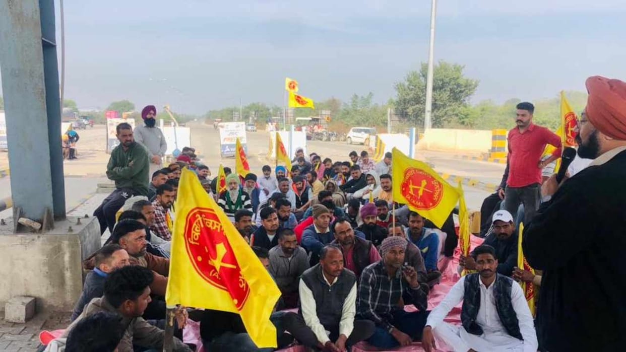 Farmers closed toll plaza in Patiala
