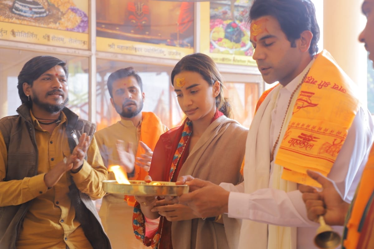 Ujjain: Film actor Rajkumar Rao visited Baba Mahakal with wife Chitralekha.