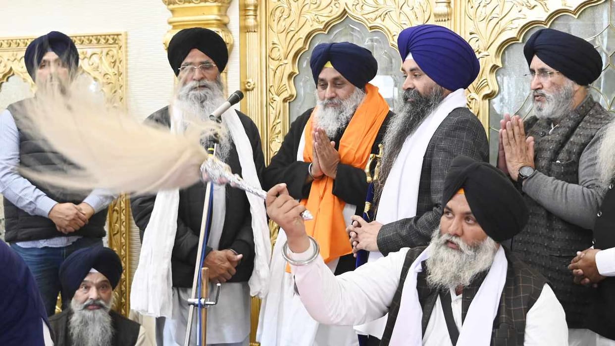 Sukhbir Singh Badal apologizes in Sri Akal Takht Sahib in sacrilege cases