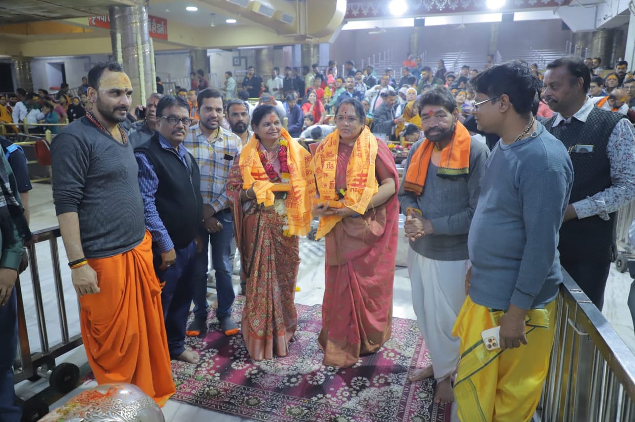 Ujjain: Chief Minister Mohan Yadav's wife reached Mahakal's court, had darshan of Baba from Nandi Hall.
