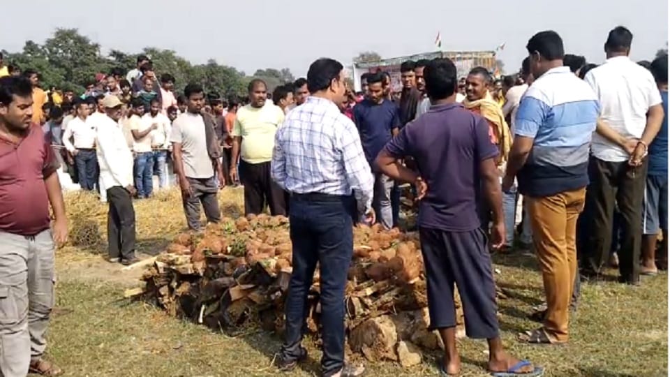 last rites of martyred soldier performed in his native village in sakti