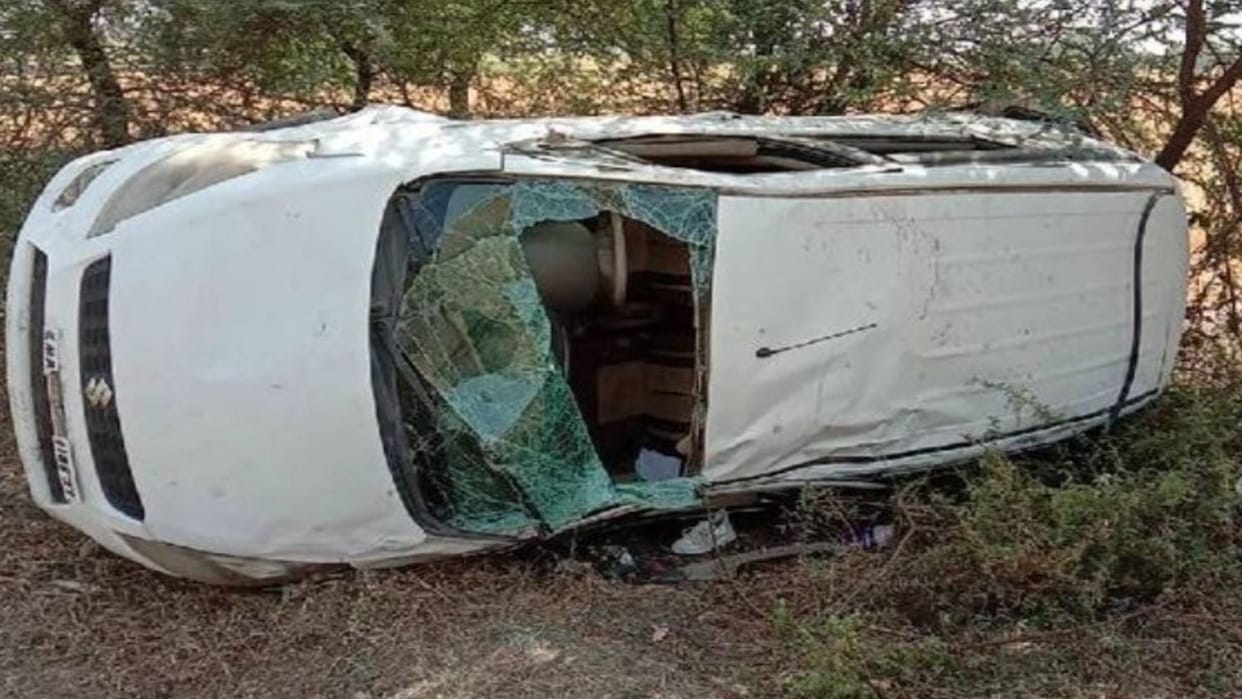 3 people injured in collision between car and container