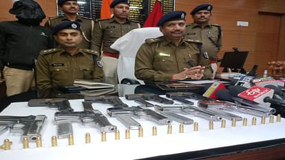 9 pistols and two dozen bullets recovered during vehicle inspection
