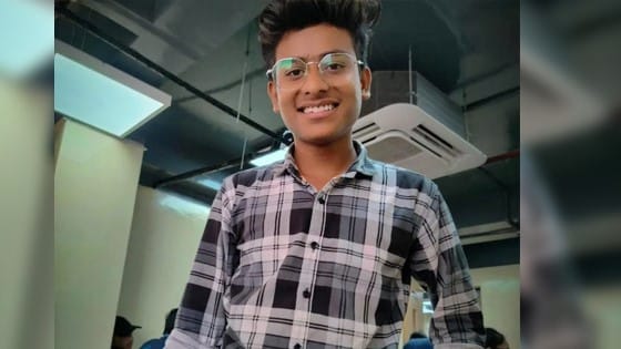 When mother did not give mobile son studying in 11th hanged himself