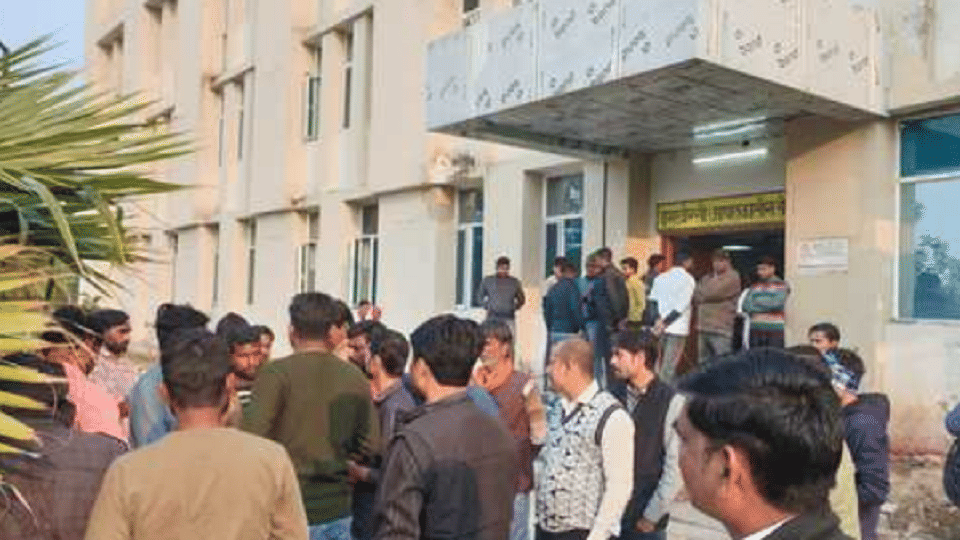 12th class student fell while running and died in lakhimpur kheri