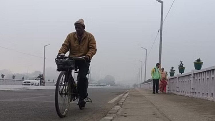 Chhattisgarh Weather Update: सरगुजा संभाग में पड़ रही कड़ाके की ठंड, ठंडी हवाओं ने बढ़ाई ठिठुरन