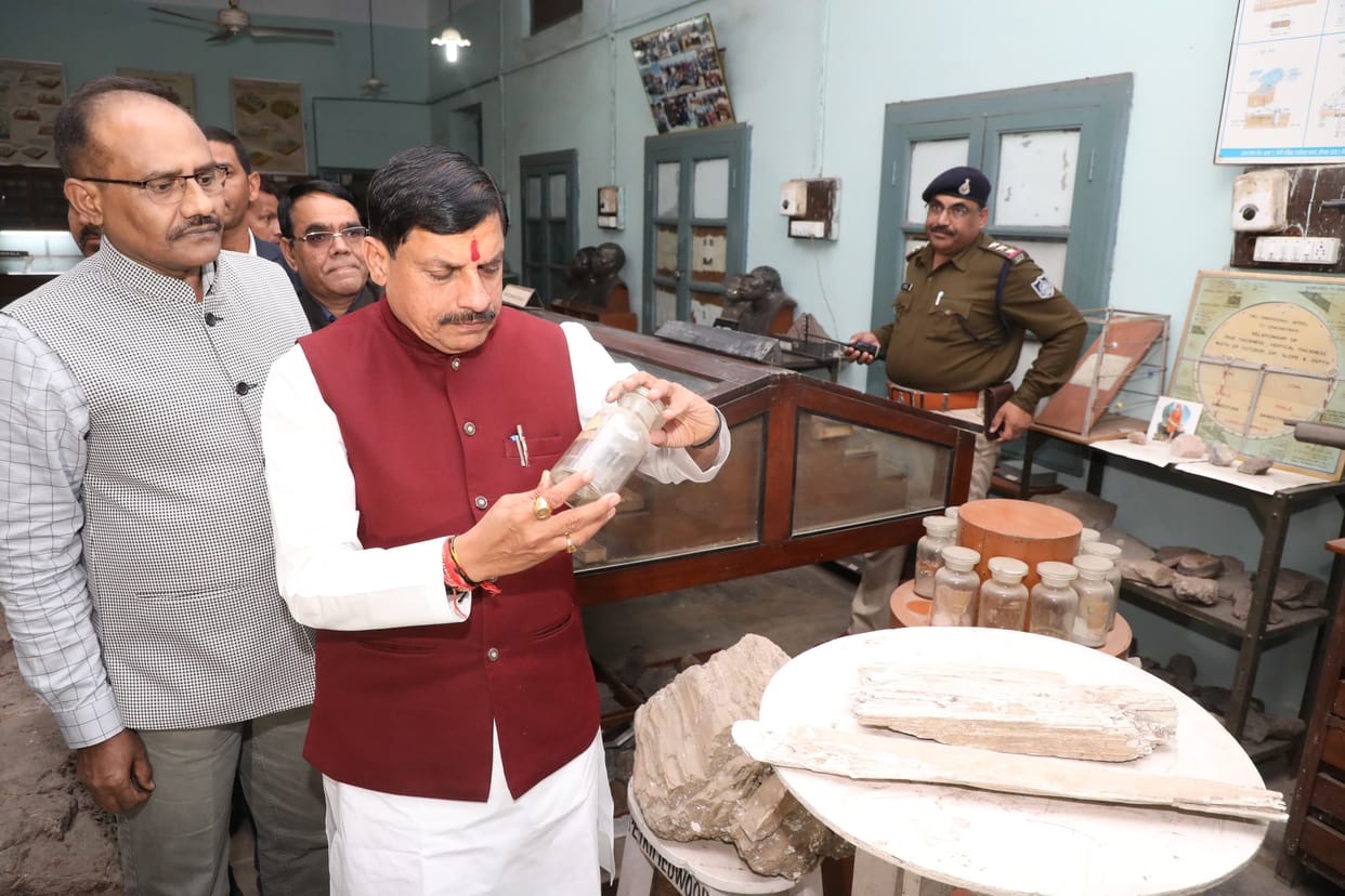 MP Politics: CM Mohan yadav suddenly reached MVM College, interacted with students and staff