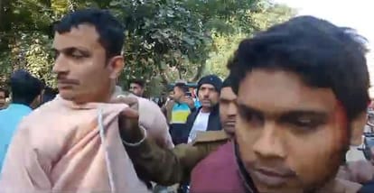 Bihar News : सुनवाई के लिए आए कैदी 'छोटे सरकार' अभिषेक को कोर्ट परिसर में भूना, विधायक के भाई की हत्या का था आ Patna Murder Case: Prisoner Chhote Sarkar Shot Dead in Danapur Civil Court Campus