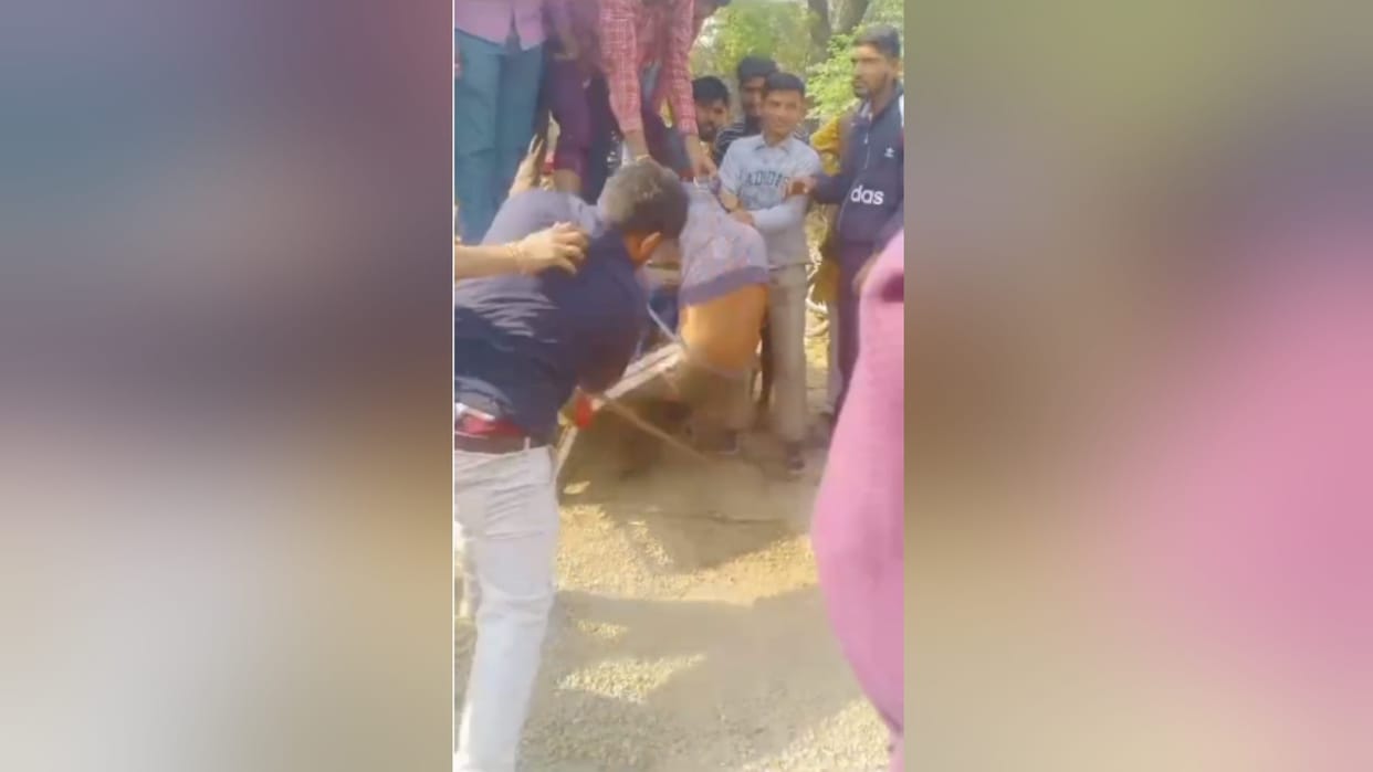 Bijnor : Accused was tied with a rope and beaten after molesting with woman