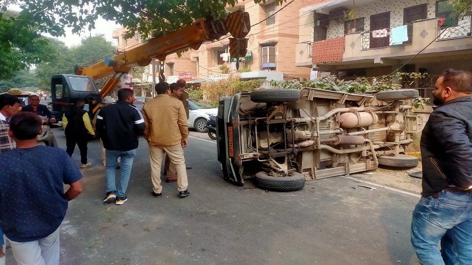 School van collides with Tata Sumo in Ghaziabad