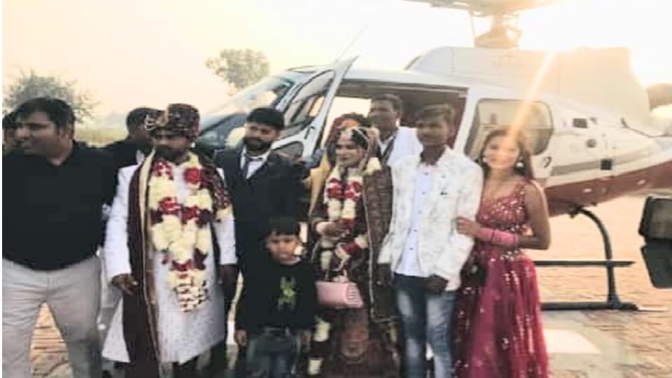 Groom reached Rabupura in Greater Noida by helicopter to pick bride