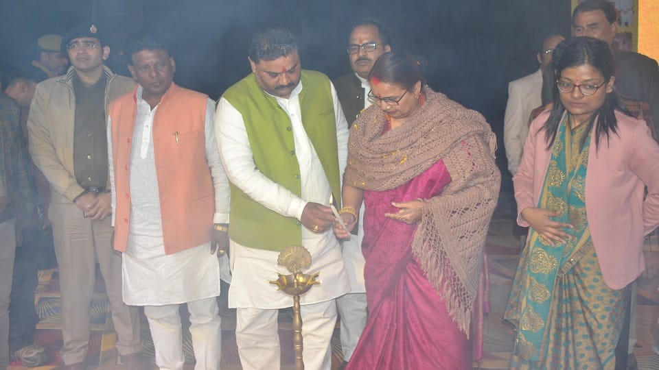 Hathras Festival begins with cultural presentations