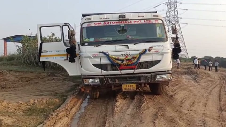 Illegal mining of sand with chain mountain machine in Hasdev river Janjgir Champa