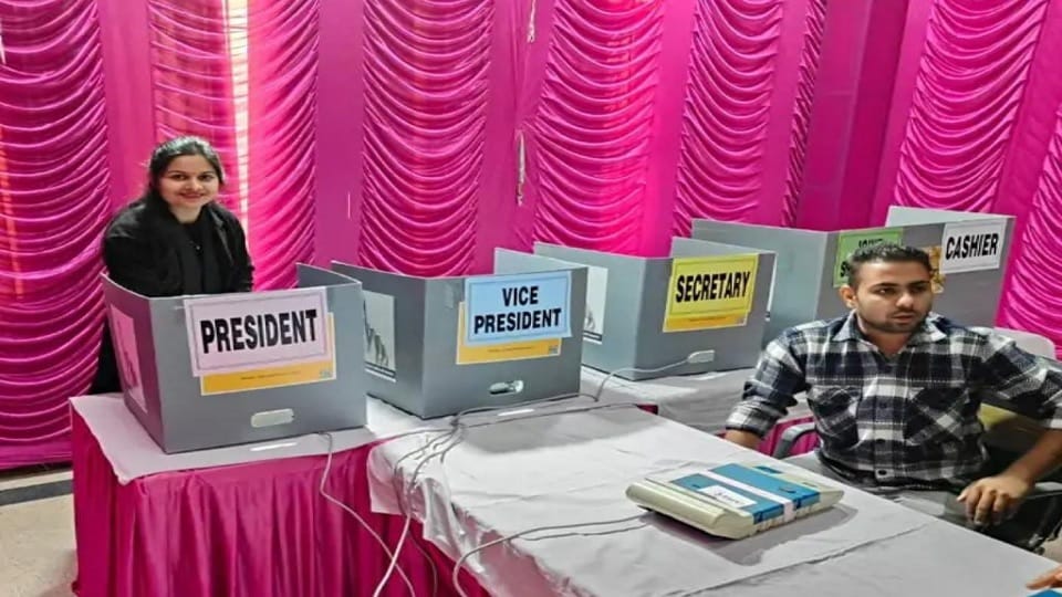 Panipat District Bar Association Elections, Voting going on at five booths, pink booth made for women voters