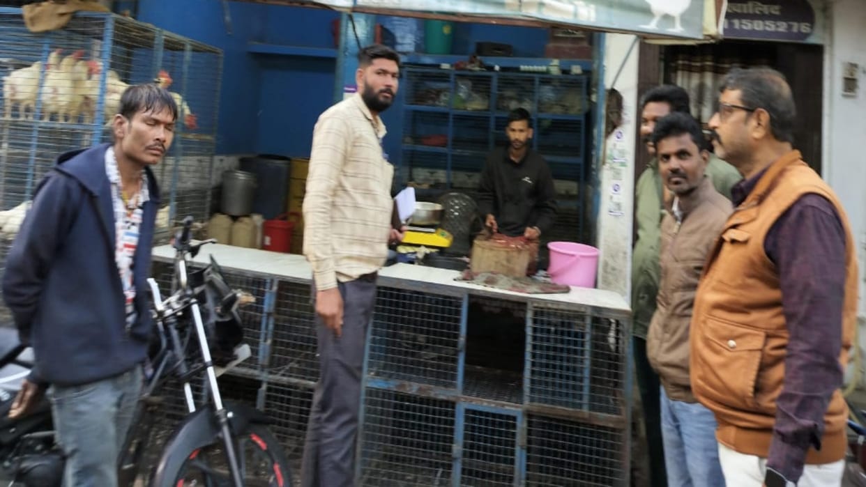 Sehore Implementation of CM Mohan Yadav orders meat will not be sold in the open