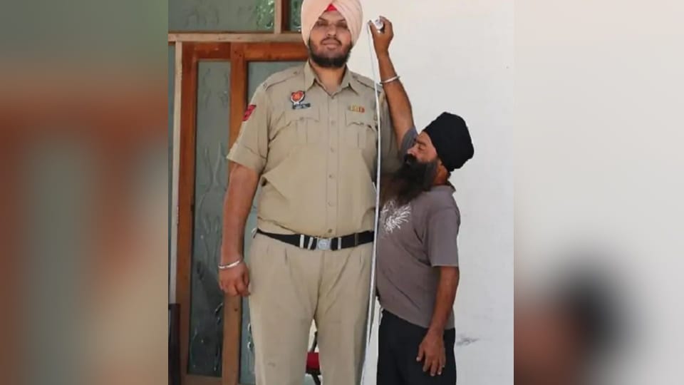 7.6 feet tall former constable of Punjab Police arrested in drugs smuggling from tarntaran