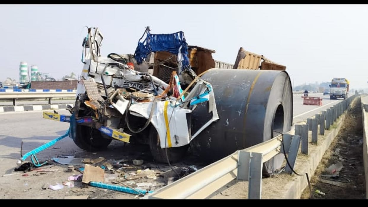 Road Accident: One trailer collided with another trailer, both driver and passenger died on the spot