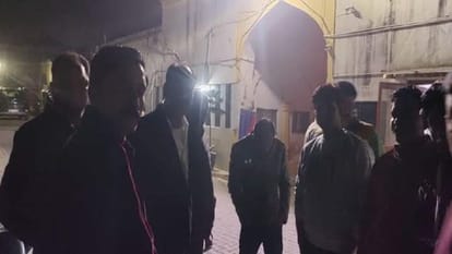 BJP corporator and his friend attacked for protesting against illegal construction in Shahjahanpur