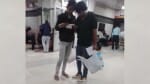 आईसीयू के बाहर तीमारदार और निजी दवा वेंडर।