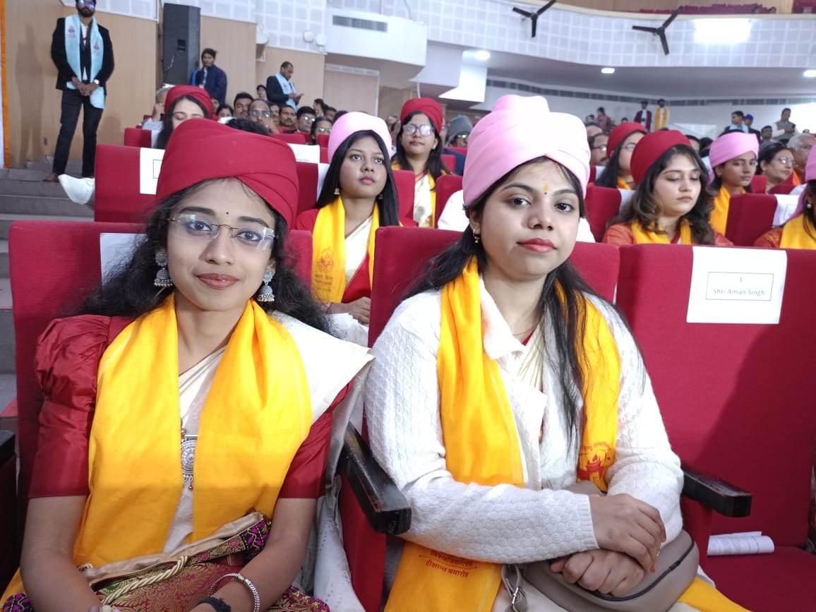 BHU 103rd convocation live ceremony at Swatantra Bhawan of BHU, gold will shine around the neck of 27 meritori