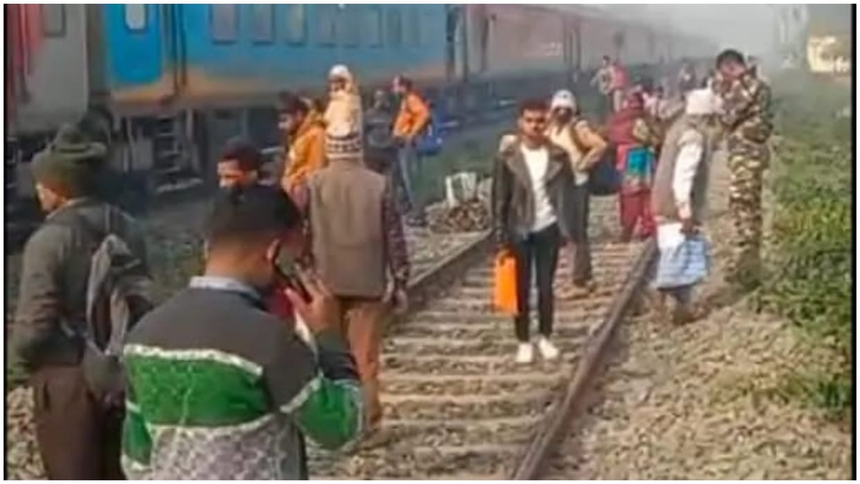 Burning Train satyagrah express : Smoke started coming out from train bogie as soon as left Raxaul for Delhi.