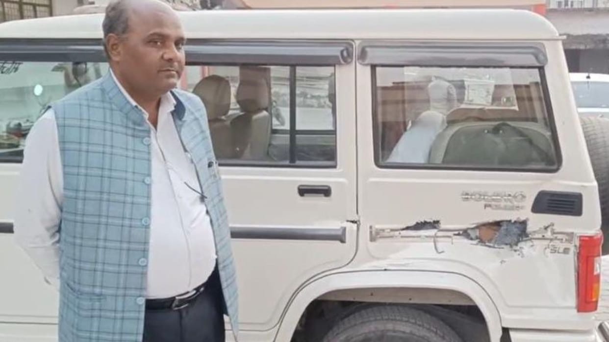 JCB engaged in soil mining hits Naib Tehsildar bullocks in Siddharthnagar