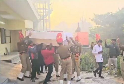 Dead body of soldier Akhilesh Rai reached village: A few hours before martyrdom, there was talk of home