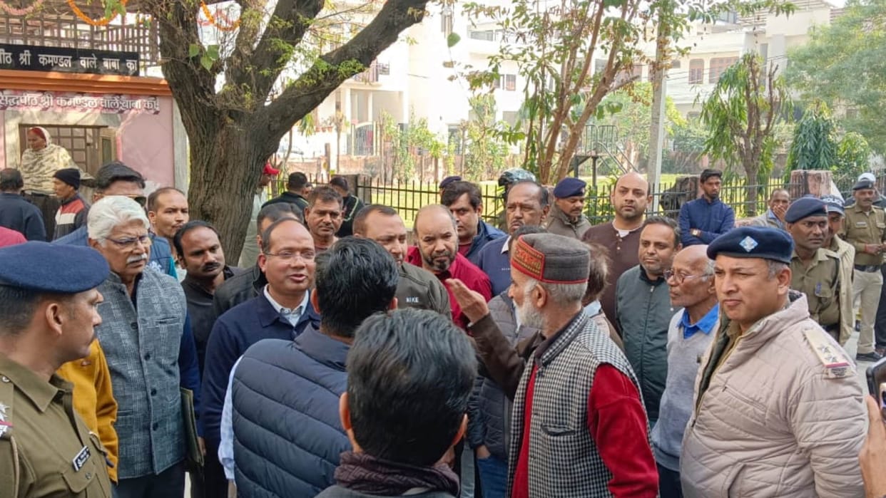Team that reached Haridwar to remove the shrine had to face opposition Uttarakhand news in hindi