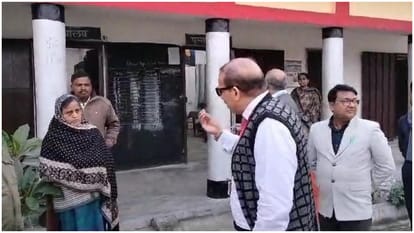 IAS KK Pathak : Female bihar teacher forgot her name in front of KK Pathak, cm nitish kumar.