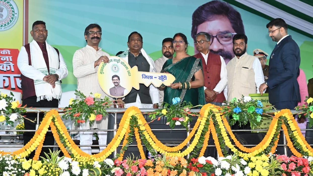 Jharkhand: CM Soren participates in the Aapki Yojana-Aapki Sarkar-Aapke Dwar program in Khunti