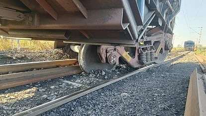 Four wheels of moving goods train derailed in Korba