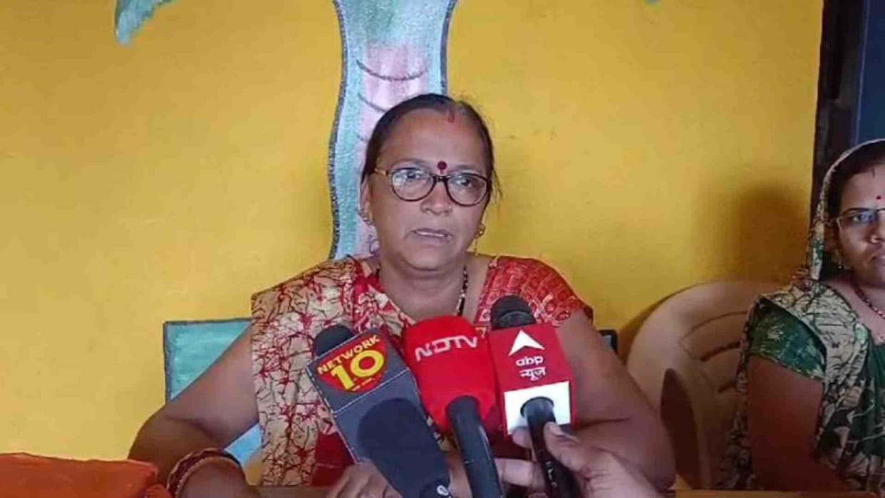 In Khandwa, the court ordered to withdraw the dismissal of Anganwadi worker.