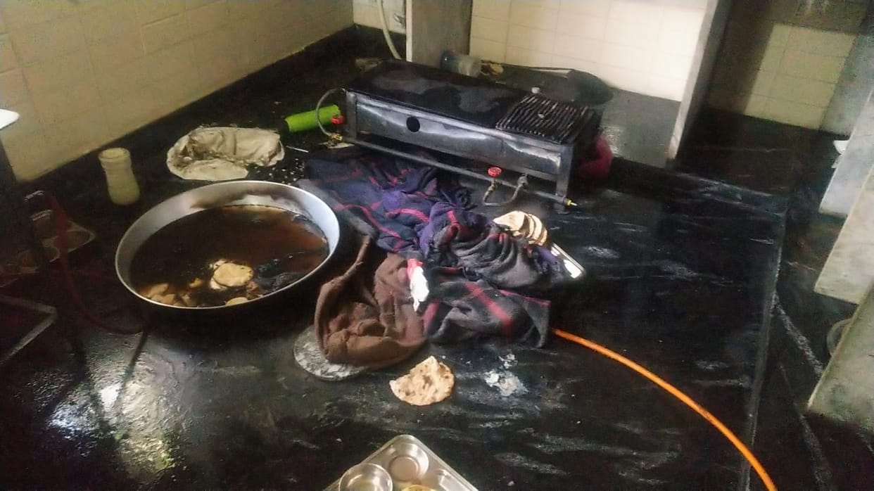 Pipe came out from gas cylinder while cooking in Sawai Modhpur